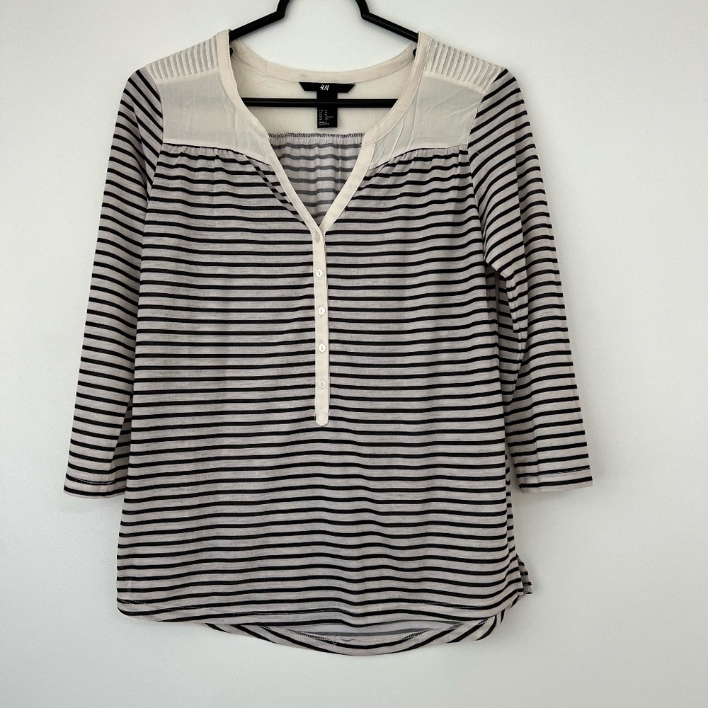 H&M | Striped White and Black Collarless 3/4 Sleeve Henley Top Size XS